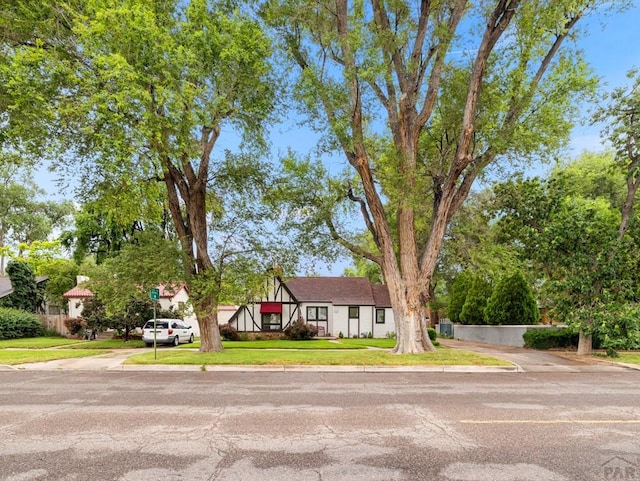 view of front of property with a front lawn