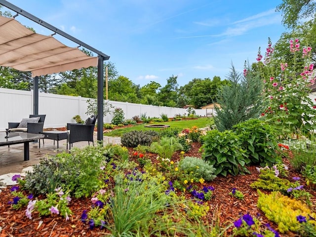 view of yard with a patio area, a fenced backyard, and a pergola