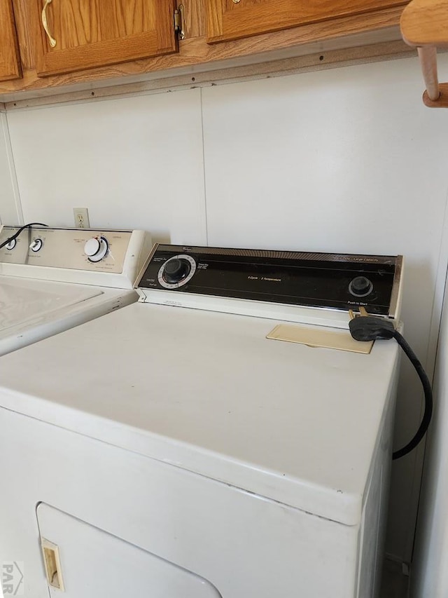 laundry area featuring cabinet space and washing machine and clothes dryer