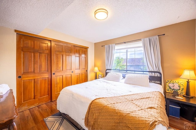 830 S Vance St, Lakewood, CO 80226 - bedroom with wood finished floors, a textured ceiling, and a closet