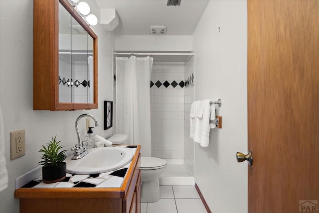 139 Princeton St, Pueblo, CO 81005 - bathroom featuring visible vents, toilet, a tile shower, vanity, and tile patterned floors