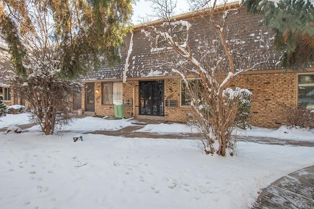 view of front of property featuring brick siding