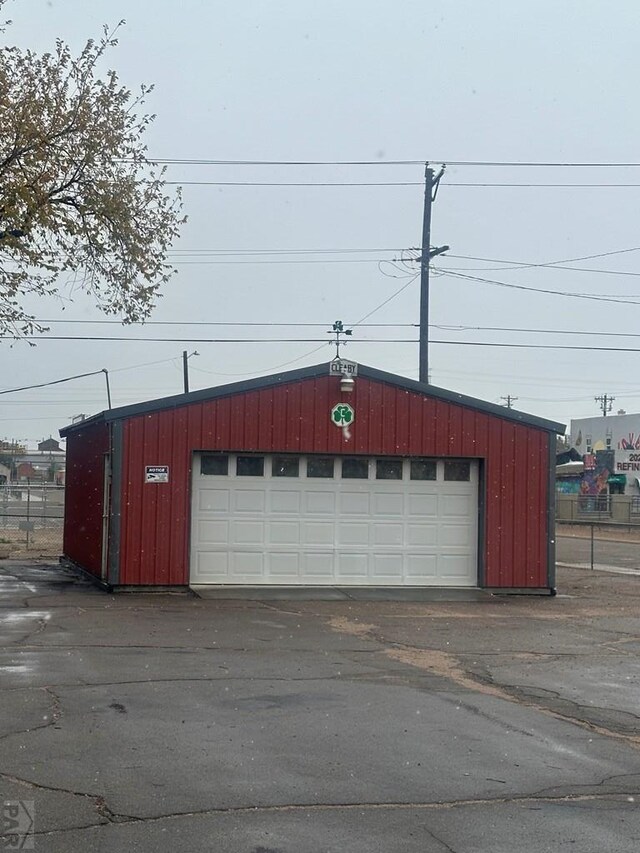 view of detached garage