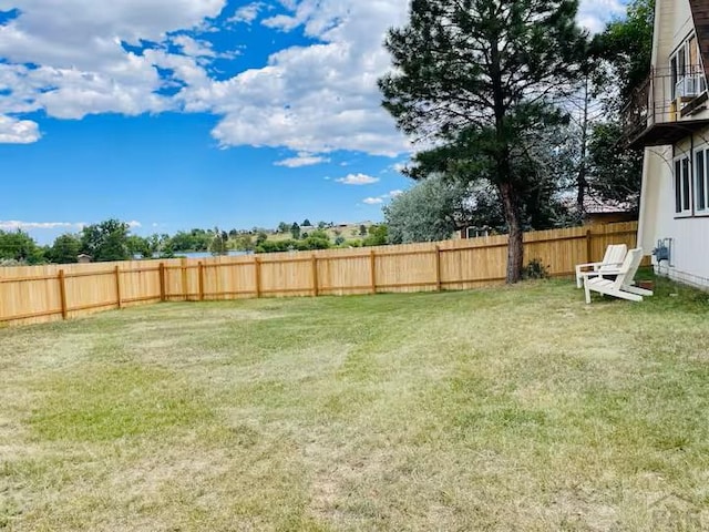 view of yard featuring a fenced backyard