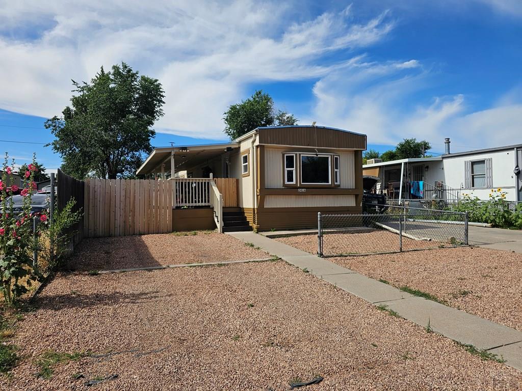 2416 Alia Ct, Pueblo, CO 81004 - photo 2