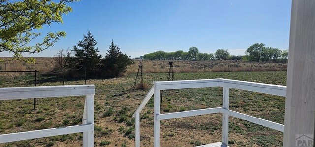 view of yard featuring a rural view