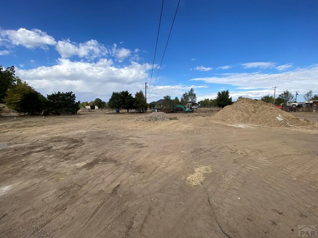 view of yard featuring a rural view