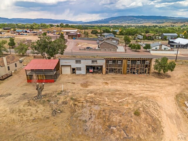 birds eye view of property featuring a mountain view