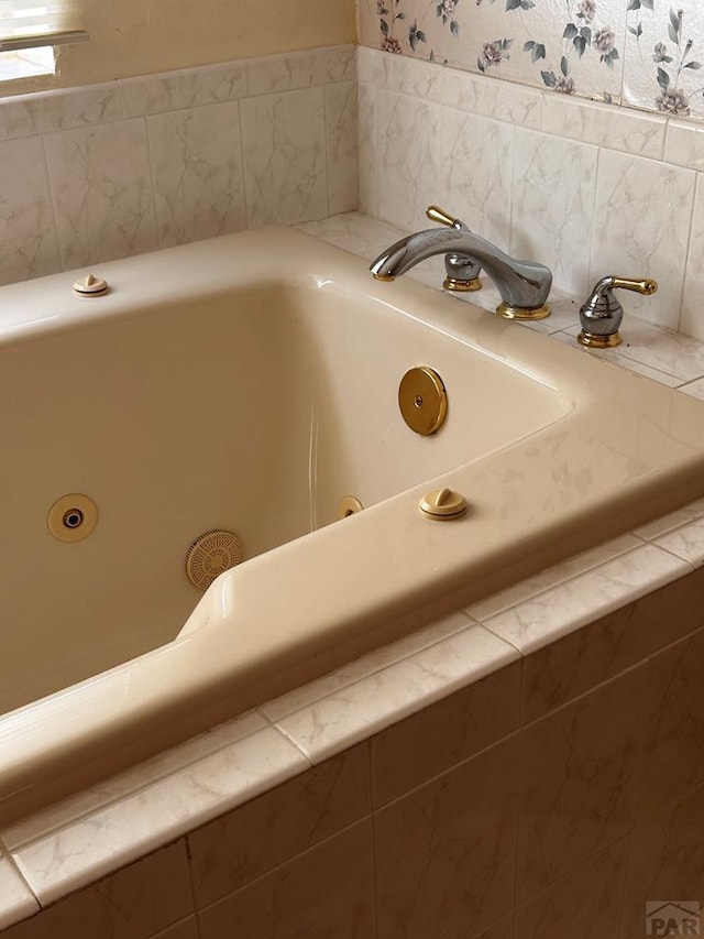 details with a whirlpool tub