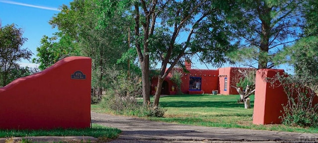 exterior space featuring a lawn