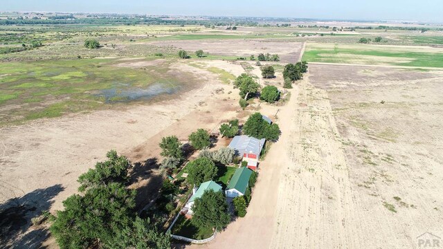 birds eye view of property featuring a rural view