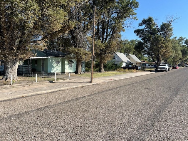 view of front of property featuring fence