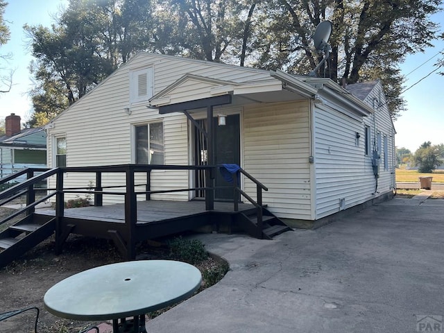 view of front of house featuring a wooden deck