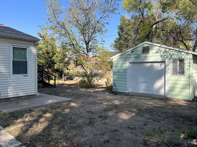 view of yard featuring a garage and an outdoor structure