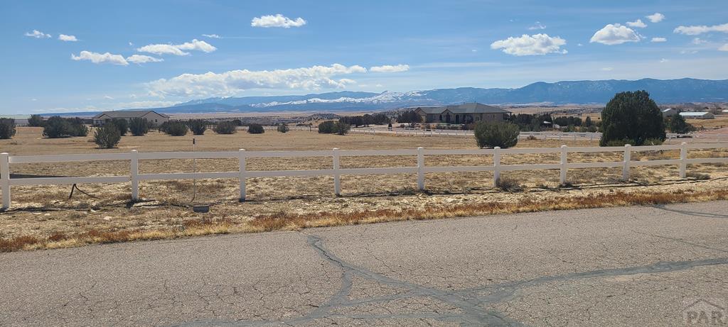 48 Tumbleweed Trl, Penrose, CO 81240 - photo 1