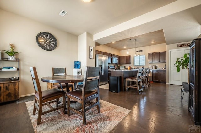 dining room with dark wood-type flooring, recessed lighting, visible vents, and baseboards