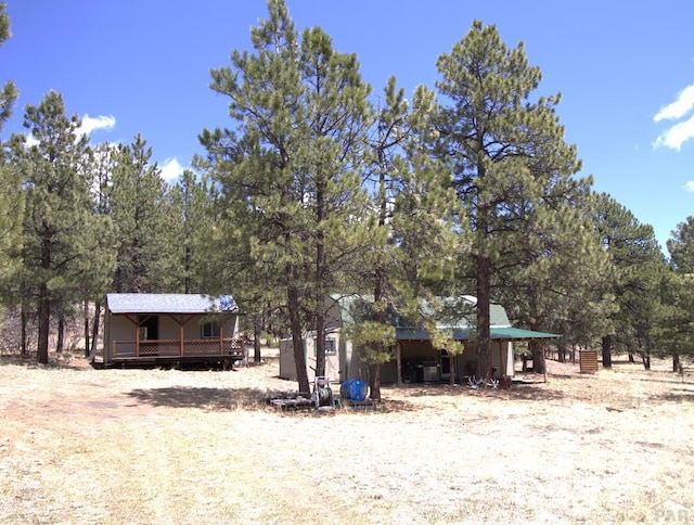 view of front of house featuring an outbuilding