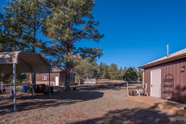 view of yard featuring driveway and a carport