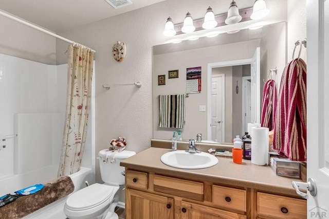 bathroom with a textured wall, toilet, visible vents, vanity, and shower / tub combo with curtain